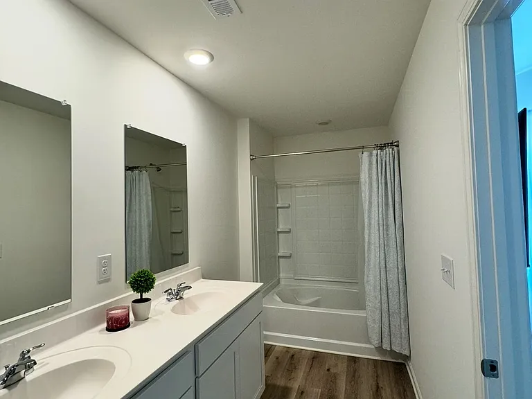 Chelsea Park Cir — Photo 3