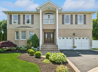2062 Washington Ave, Seaford, NY 11783