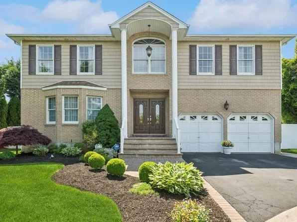 2062 Washington Avenue, Seaford, NY 11783