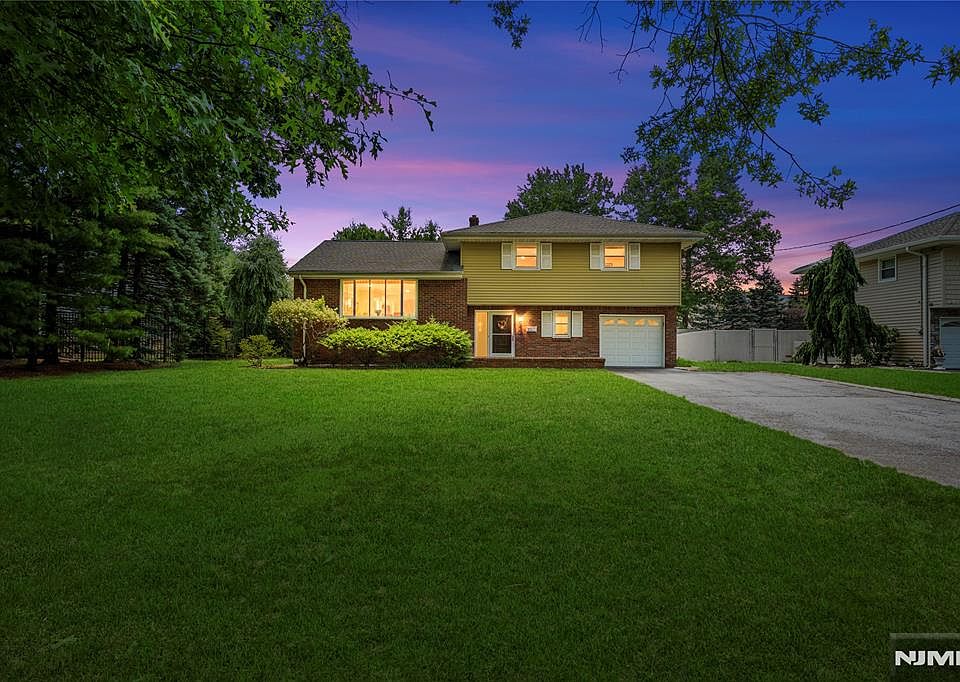 1st image of 13 Lake Dr