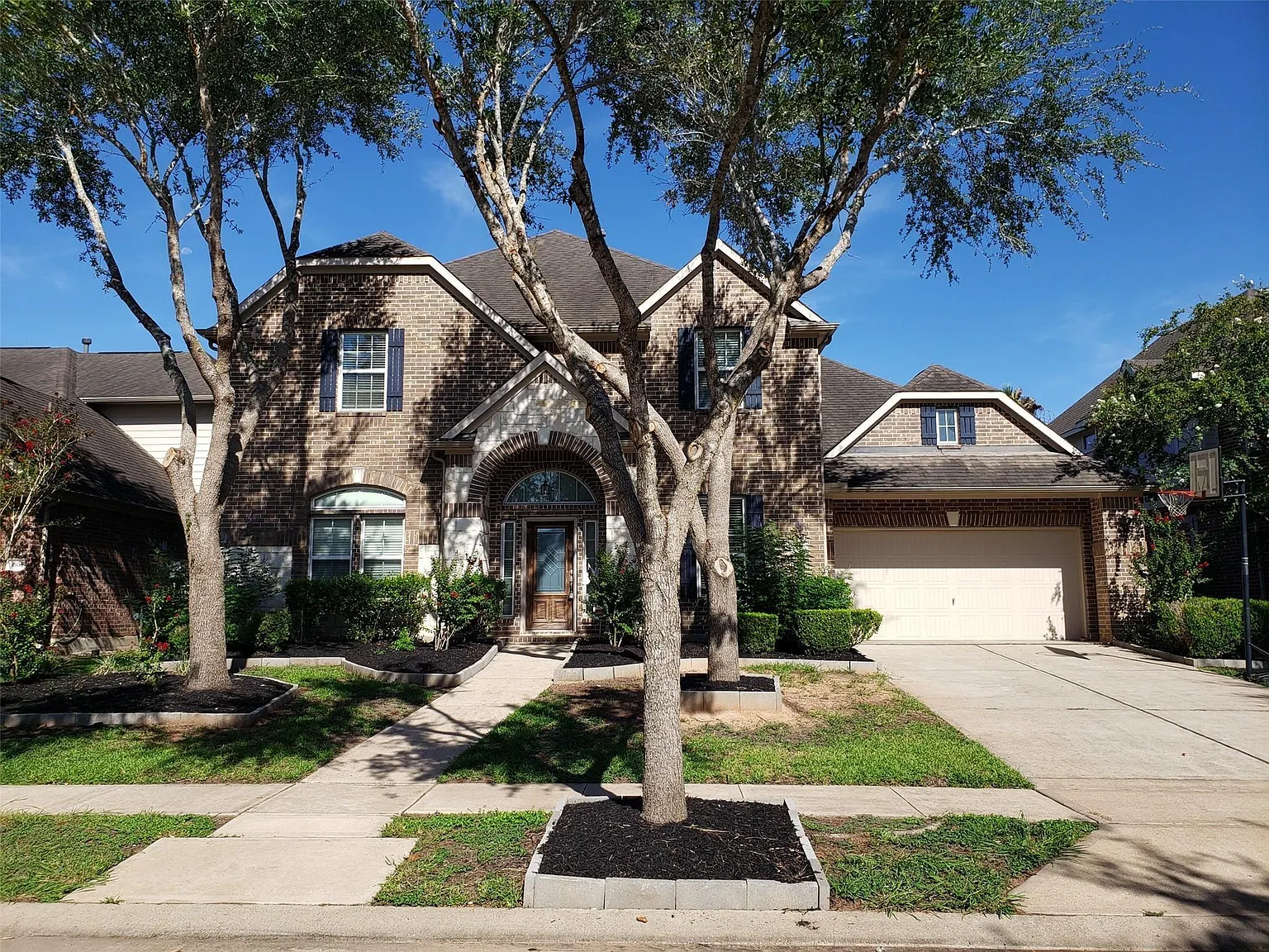 4 bed, 3.5 bath, 3624 sqft, $3,250 — Photo 2