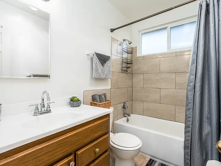 545 E 97th St #5 — Photo 13