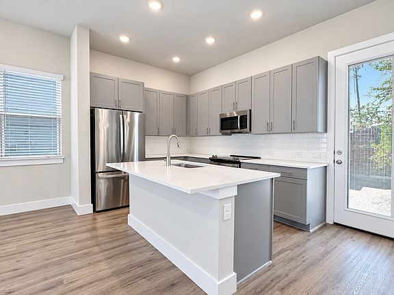 5th image of 700 W Bedford Euless Rd #130