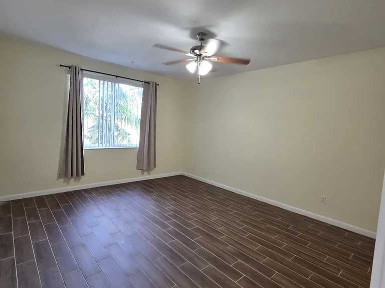2575 SW 64th Ave #9 — Photo 8