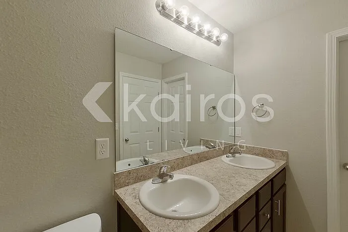 1349 Mull St — Photo 13