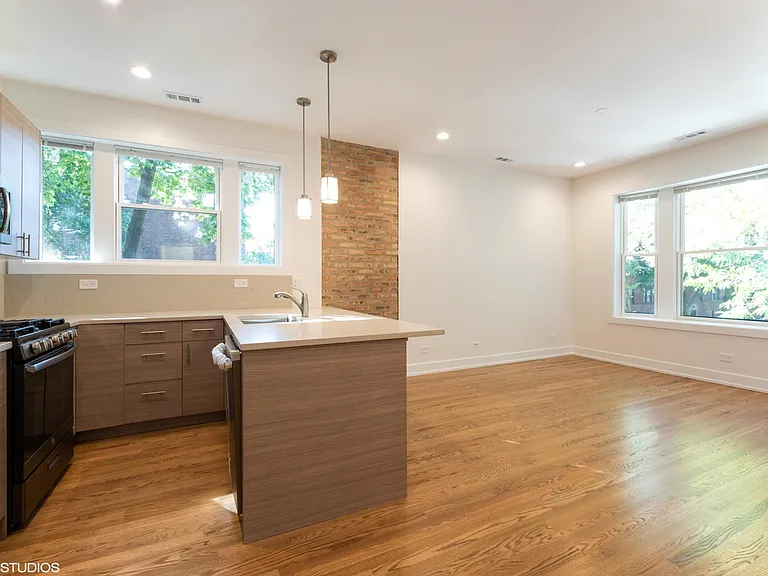5031 N Winchester Ave #2 — Photo 3