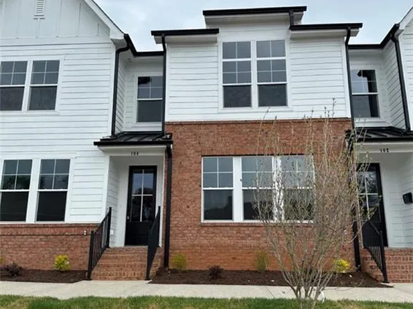 104 N Bridge St, Wilkesboro, NC 28697