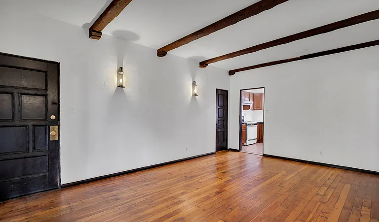 2270 N Beachwood Dr #2 — Photo 4