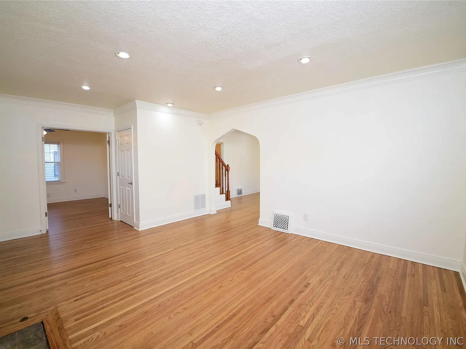 4 bed, 3.0 bath, 1718 sqft, $2,595 — Photo 4