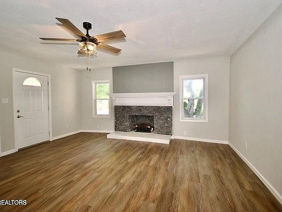4th image of 2925 Mentor Rd