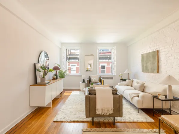 310 West 55th Street image 2 of 16