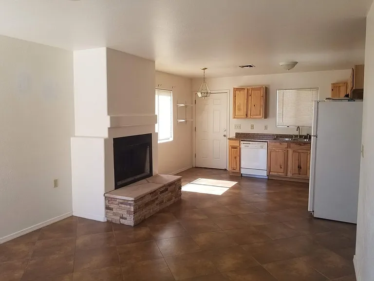 1285 N Bryant Ave — Photo 4