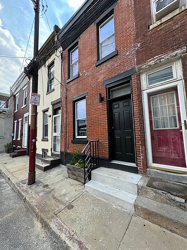 2030 Waterloo St Photo 1