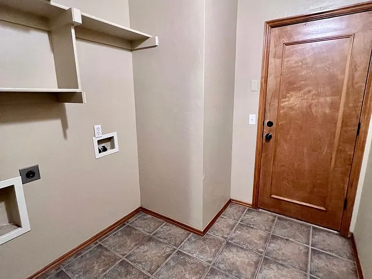 617 Applewood St — Photo 34