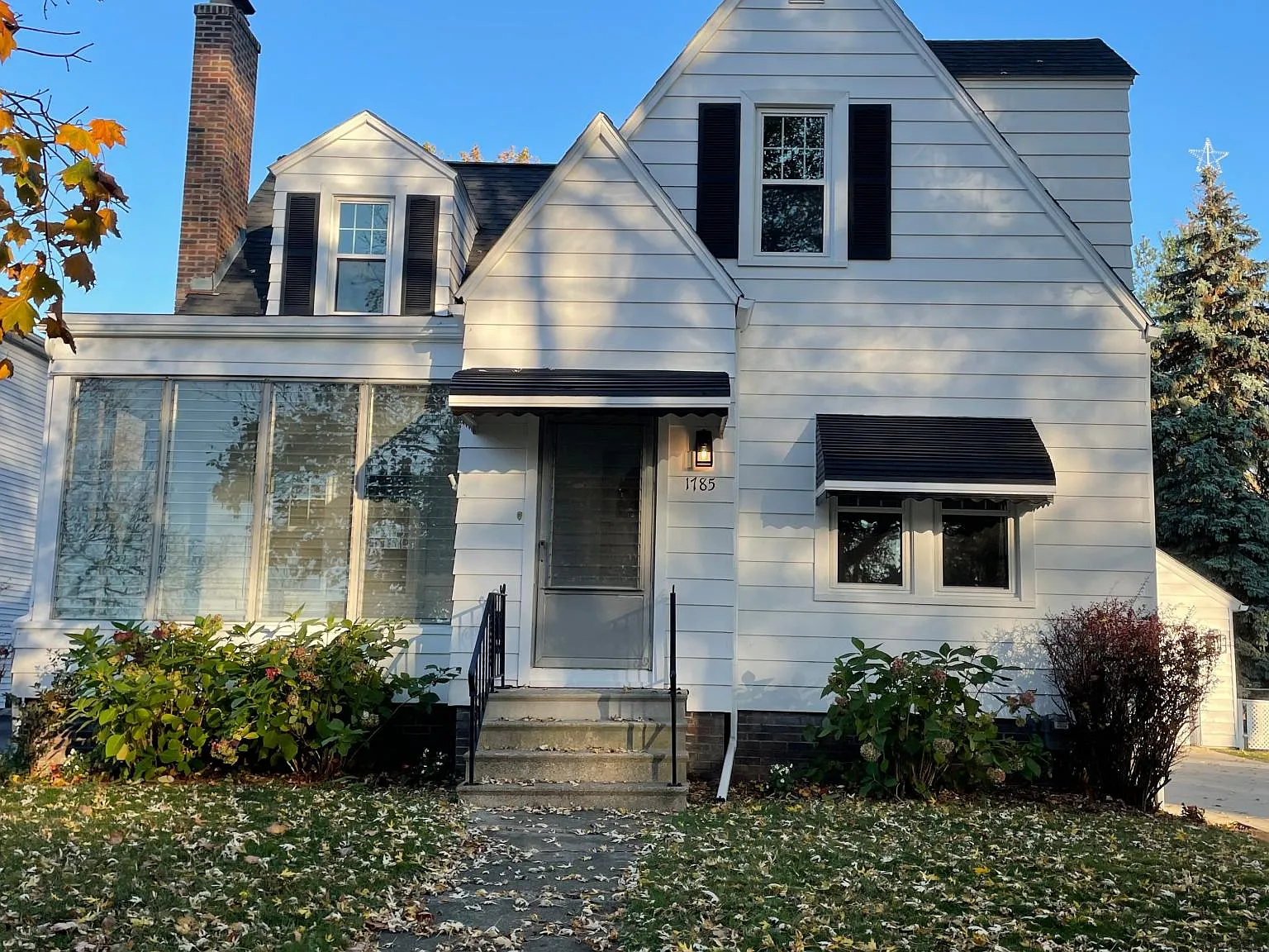 3 bed, 1350 sqft, $2,100 — Photo 2