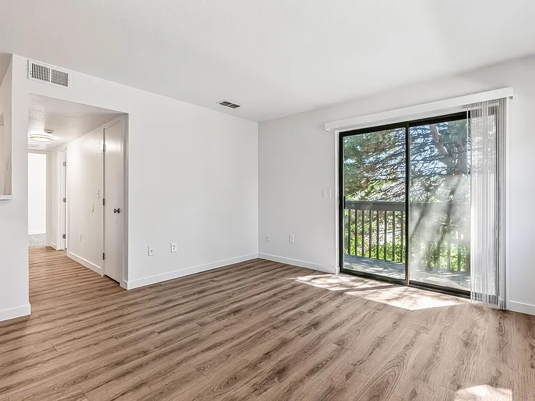 Hilton Street Apartments — Photo 33