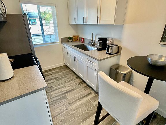 5th image of 2275 Grand Ave #25