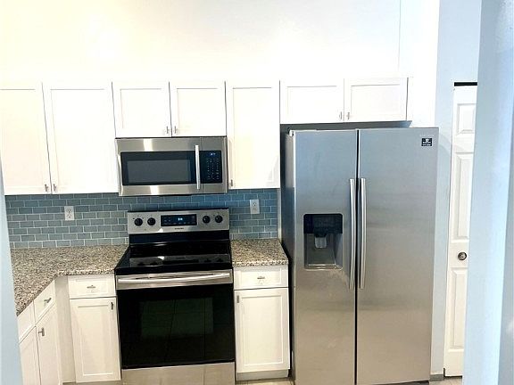 3rd image of 3005 Palmetto Oak Dr APT 103