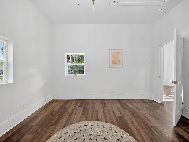 531 E Shepherd St — Photo 25
