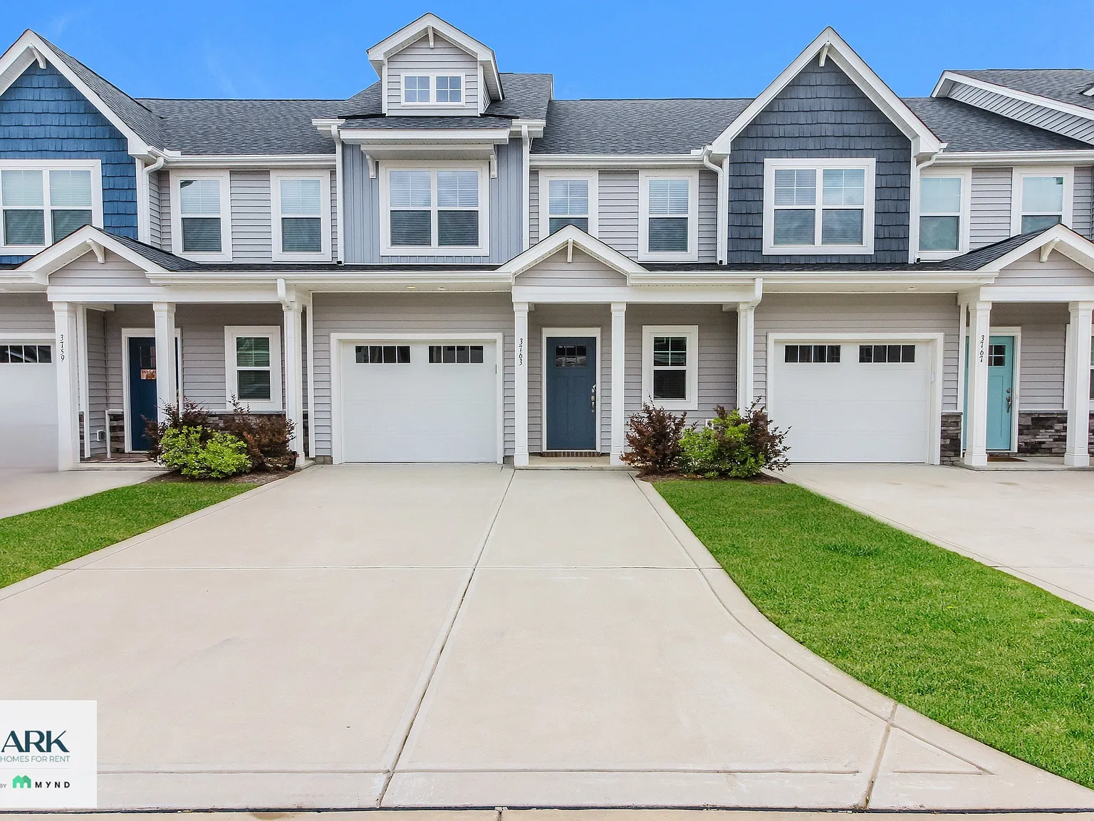 3 bed, 2.5 bath, 1984 sqft, $2,023 — Photo 1