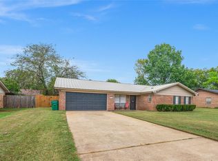 307 Palm Dr, Palestine, TX 75803