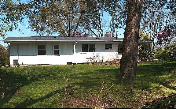 4th image of 3014 Meadowbrook Cir N