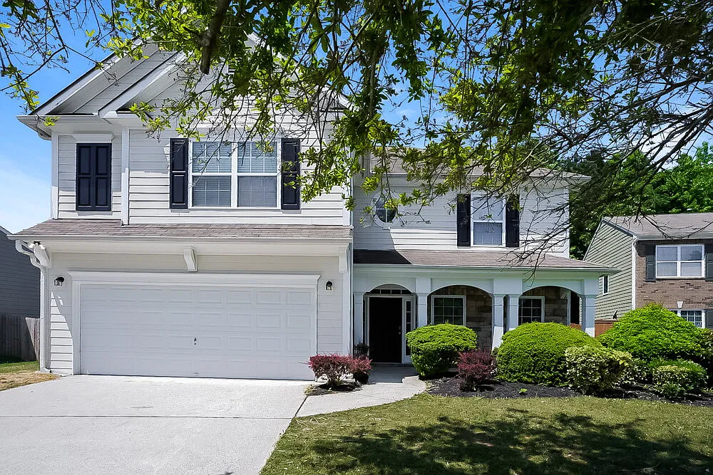 4 bed, 2.5 bath, 2409 sqft, $2,225 — Photo 1