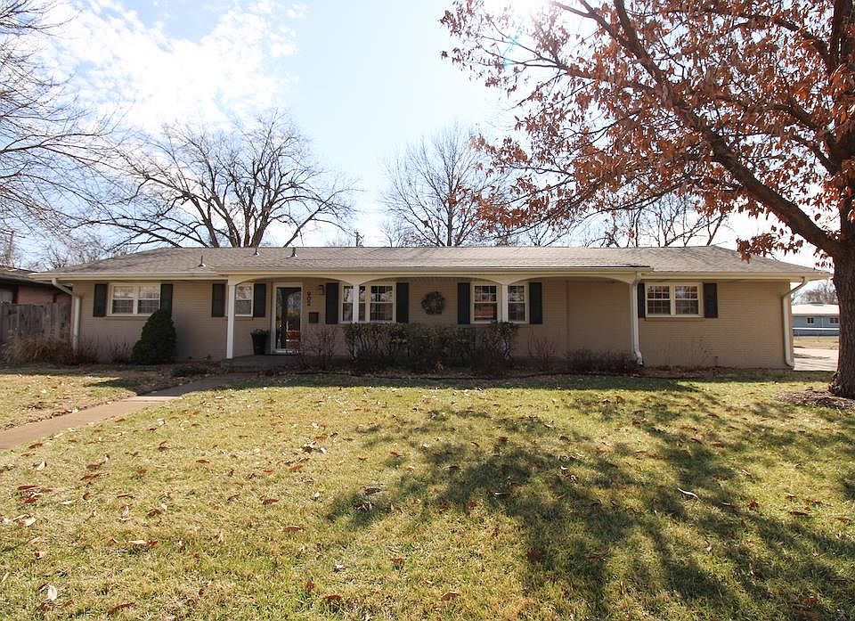 1st image of 902 Millwood Dr