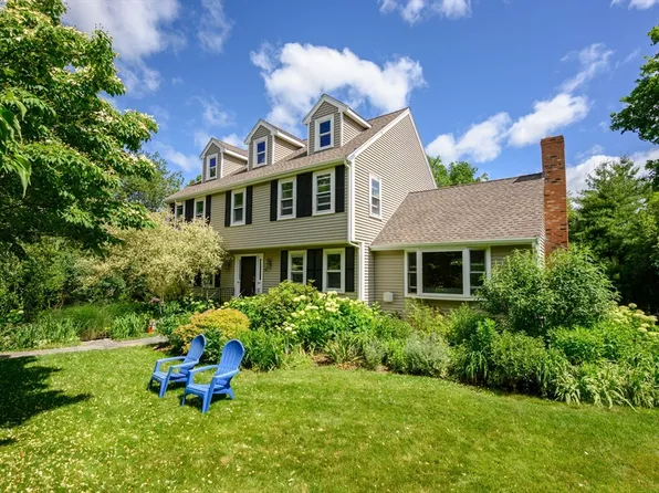 34 Newbridge St, Hingham, MA 02043