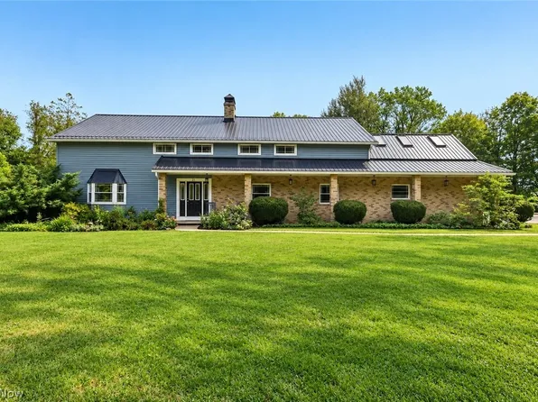 21 Harmony Hills Dr, Akron, OH 44321