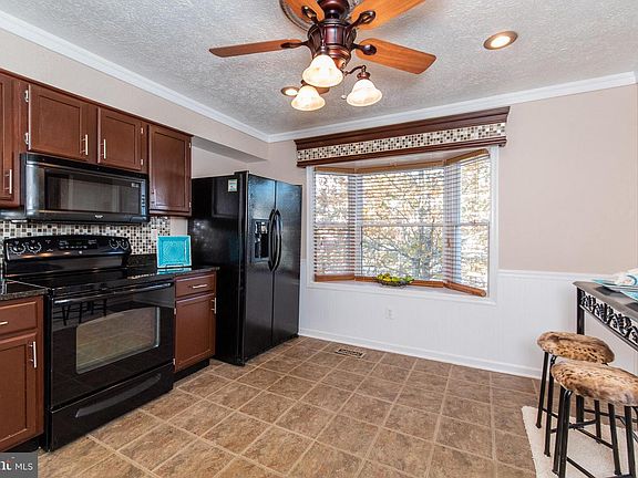 4th image of 13 Oak Crest Ct