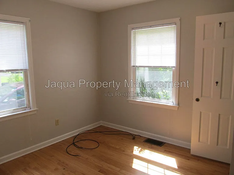 1324 Waverly Dr — Photo 7