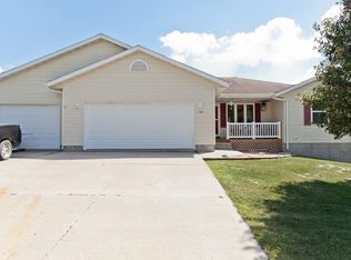 402 Rosedale Dr, Center Point, IA 52213