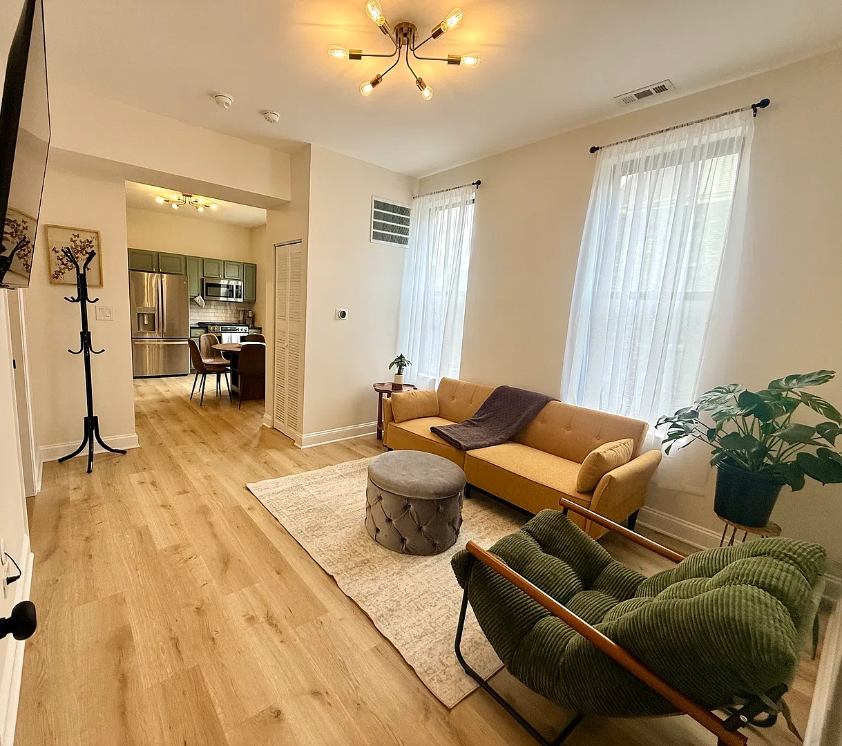 2 bed, 900 sqft, $2,995 — Photo 2