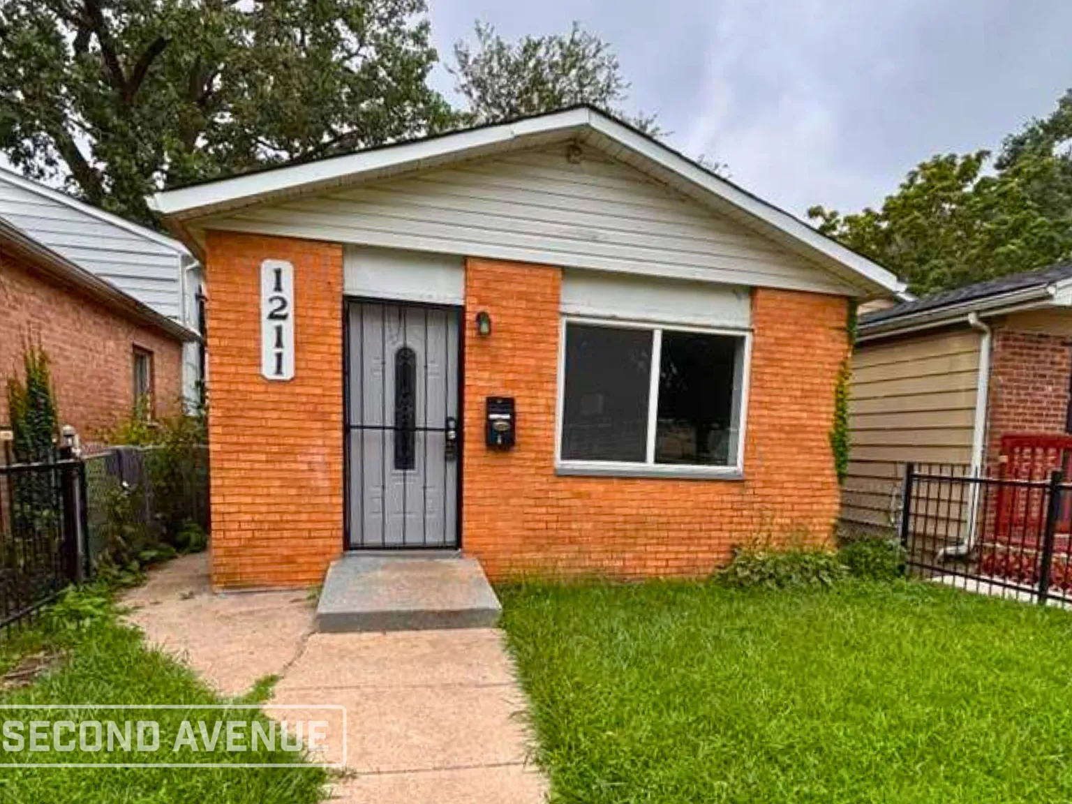 5 bed, 2.0 bath, 1700 sqft, $2,095 — Photo 1