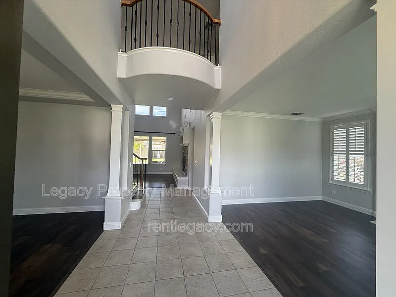 4 bed, 4.0 bath, 3854 sqft, $4,195 — Photo 2