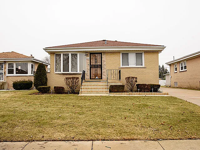 7836 W Strong St photo 1