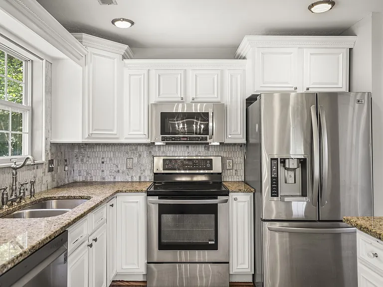 3127 Creekview Ln — Photo 17