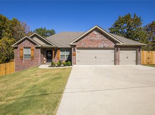8 Lillian Ln, Bella Vista, AR 72715