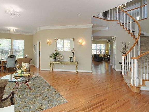 2nd image of 5868 Cannes Pl