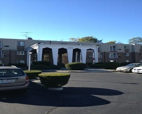 1st image of 1401 Warwick Ave APT 215