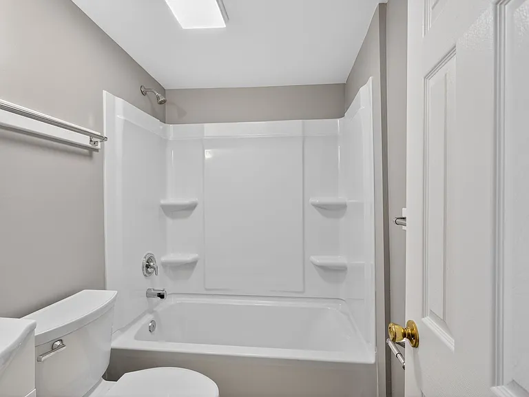 733 Center St — Photo 19