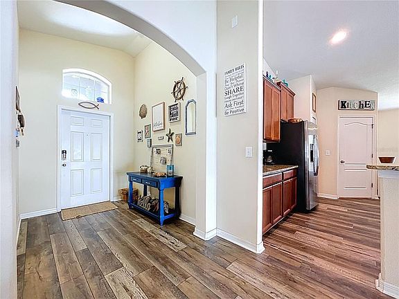 3rd image of 10143 Tolman Dr