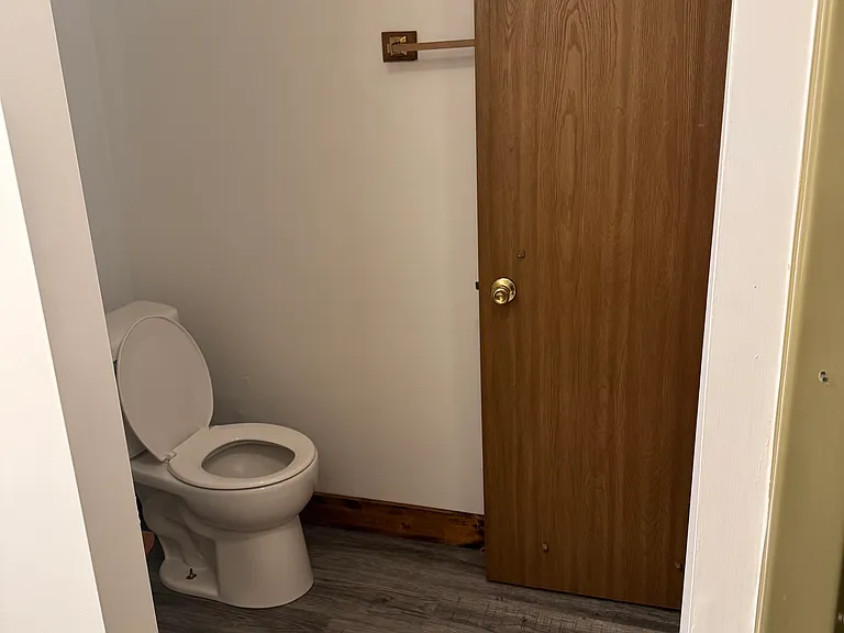 101 W Hennepin St #3 — Photo 6