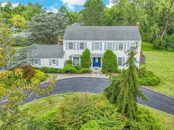 14 Iroquois Dr, Livingston Twp., NJ 07039