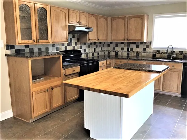128 Barrington Rd — Photo 2
