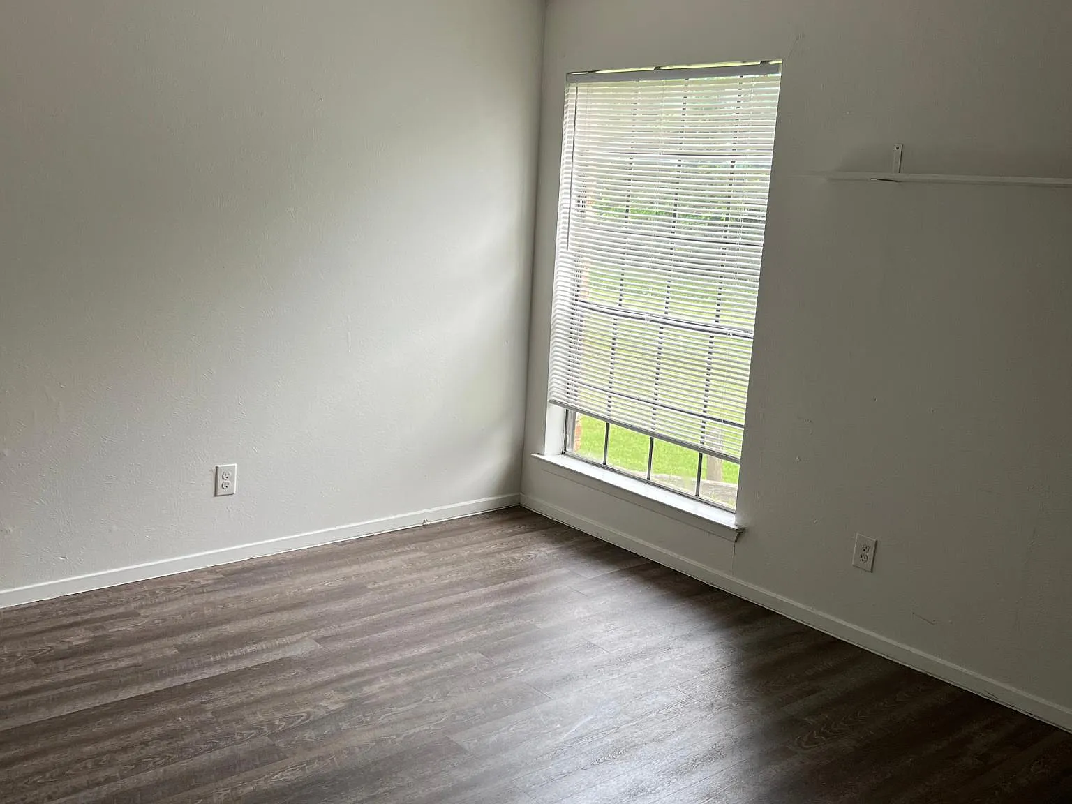 512 E Denton Dr — Photo 4