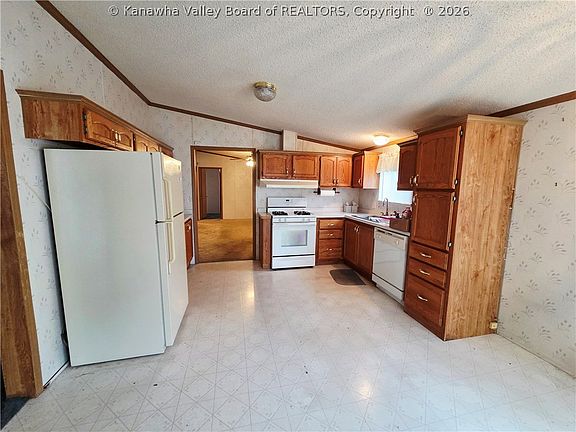 4th image of 20 Bungalow Rd