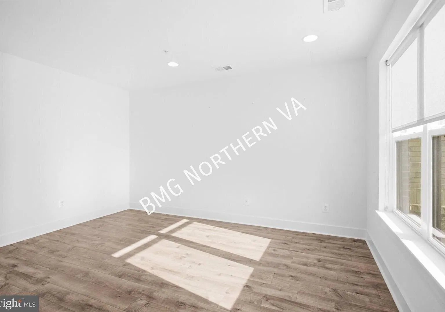 Stunning 4BR/3.5 BA Luxury Townhome with Private Rooftop Terrace In Sutton Heights — Photo 2