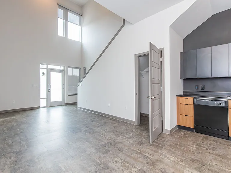 Trails Bend 1 Bed 1.5 Bath 918 sq ft Townhome Loft Living